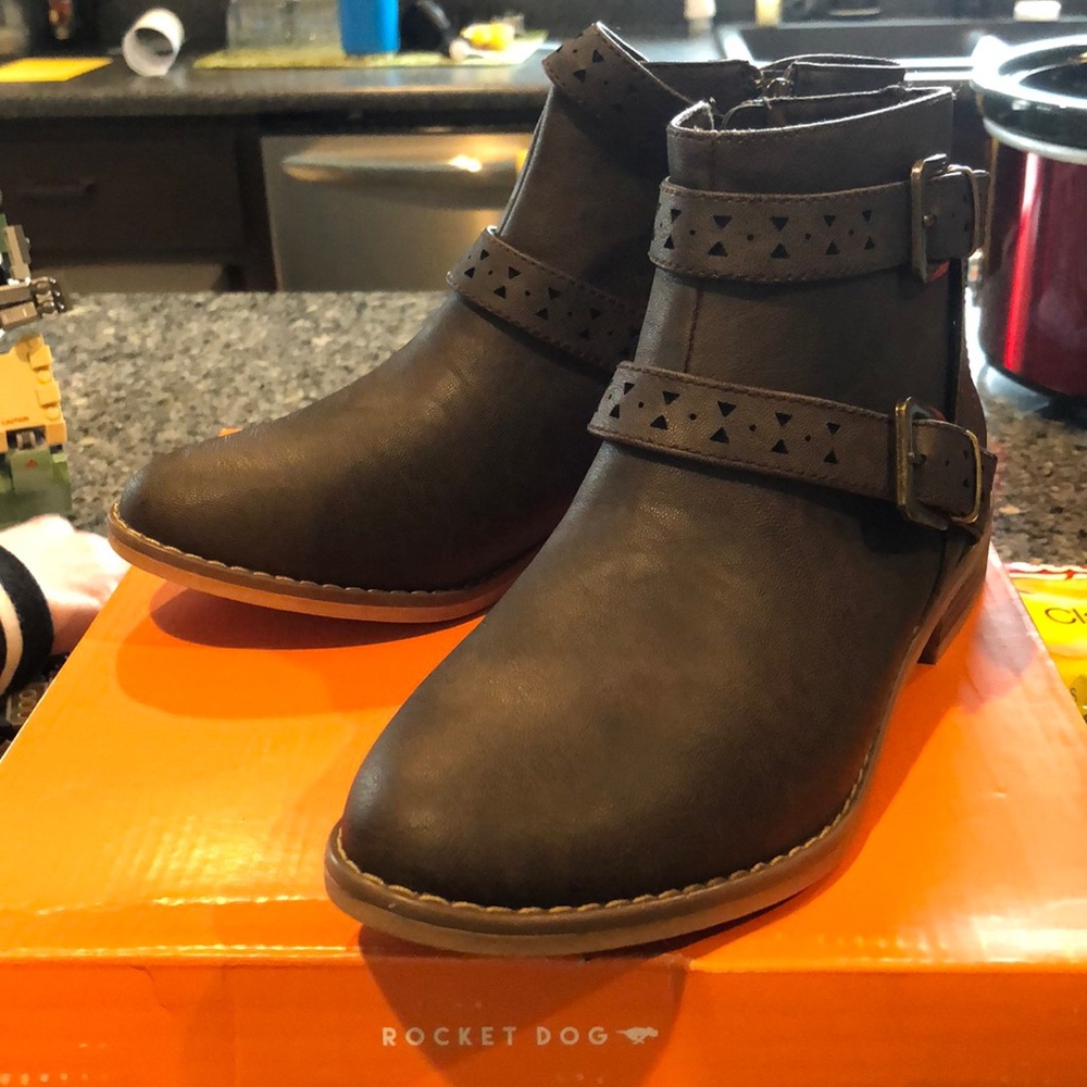 NIB ROCKET DOG BOOTIES DARK BROWN SIZE 8